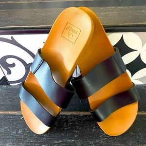 REEF sandals! Like NEW!! Worn once🖤EUC! VERY COMFY &  CUTE!!